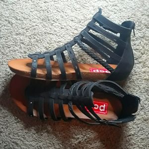 Pop sandals zip up heel